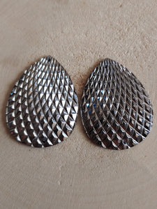 Teardrop Shell Cabochons - Cheyenne Heart Designs
